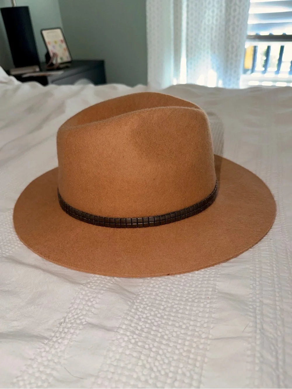 New Treasure & Bond Women’s Tan / Camel Studded Fedora Hat